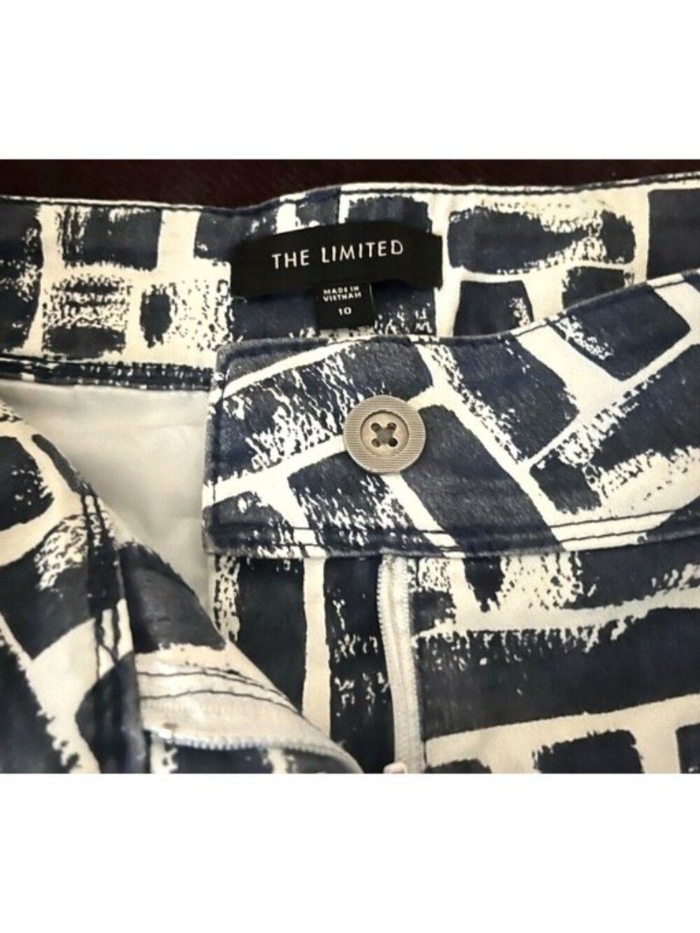 The LIMITED Women's Navy Blue White Geometric Tailored Shorts Pockets Size 10 - Picture 6 of 14